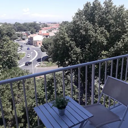 D'anjou - Grand Avec Clim, Balcon Et Parking Privatif